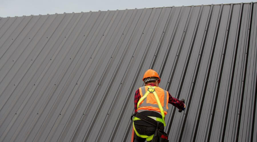 Professional gutter cleaning in Etowah, NC